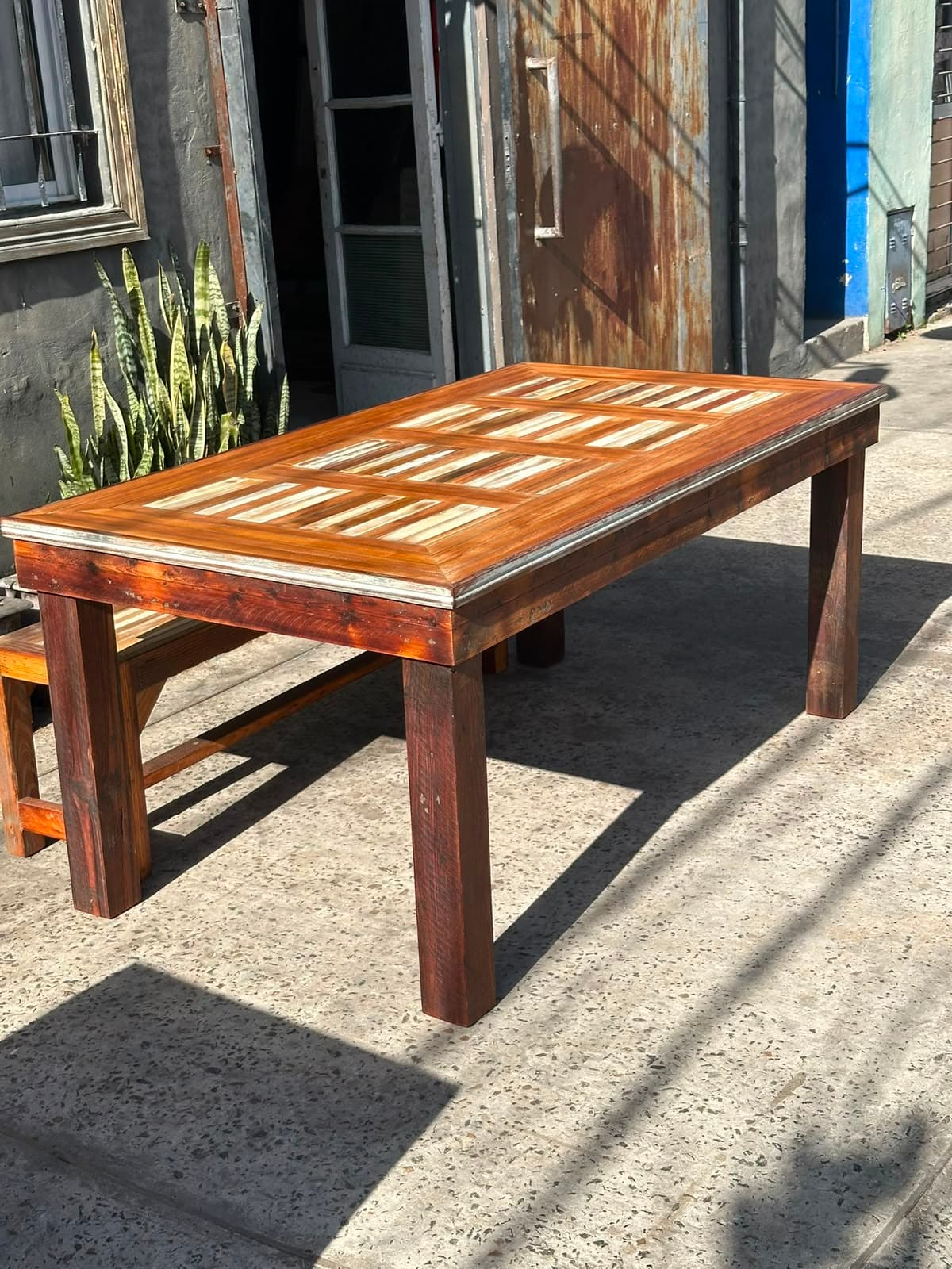 Mesa comedor de madera maciza de 2.00 x 1.00 mts