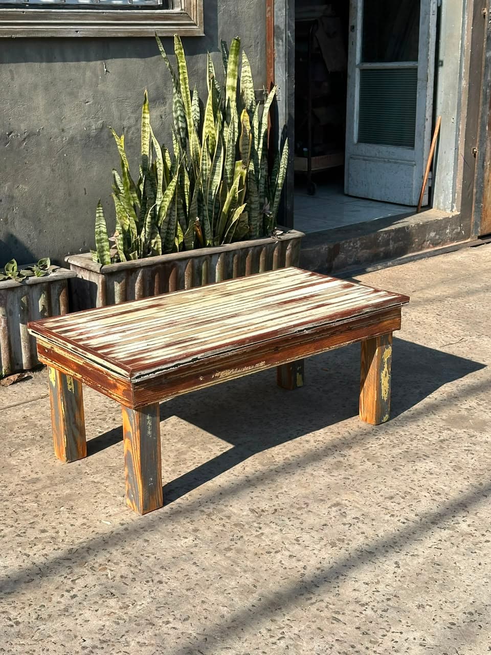 Mesa ratona simple de madera maciza
