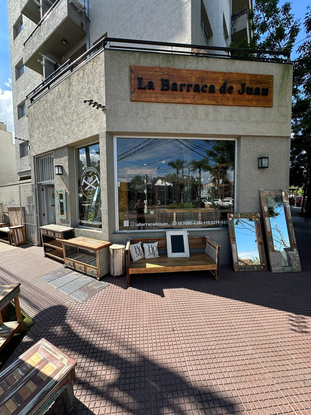 Fachada del local de La Barraca de Juan en Boulevard Sáenz Peña, Tigre